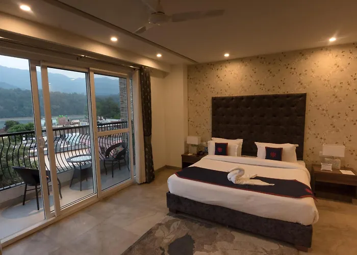 Holywater Hotel By Ganga Kinare #150 Mts From Ganga Ghat Rishikesh