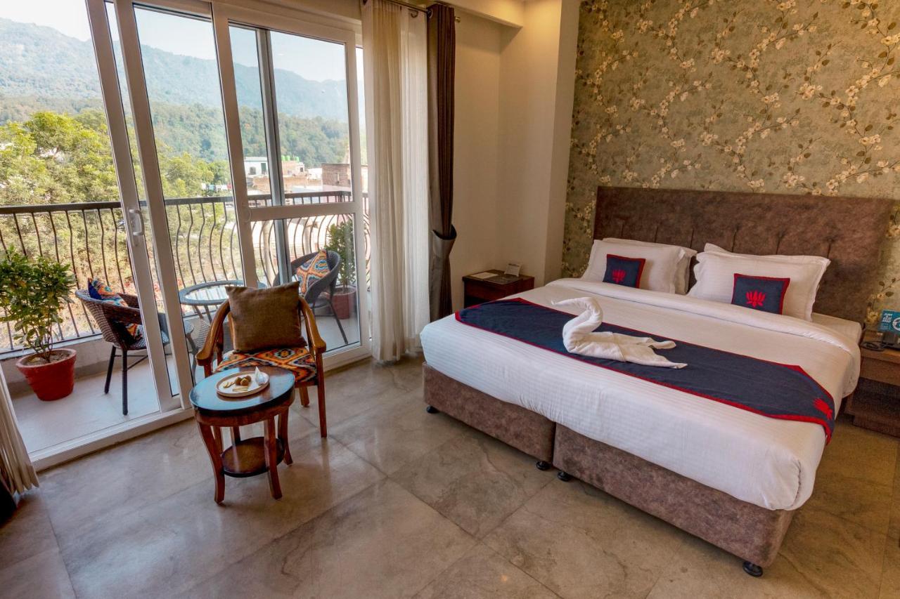 Hotel Holywater By Ganga Kinare #150 Mts From Ganga Ghat 3*